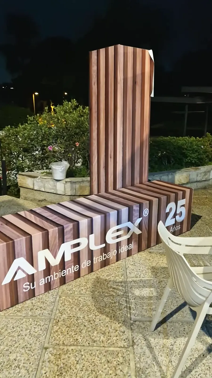 Módulos con la marca Amplex y el logo de los 25 años