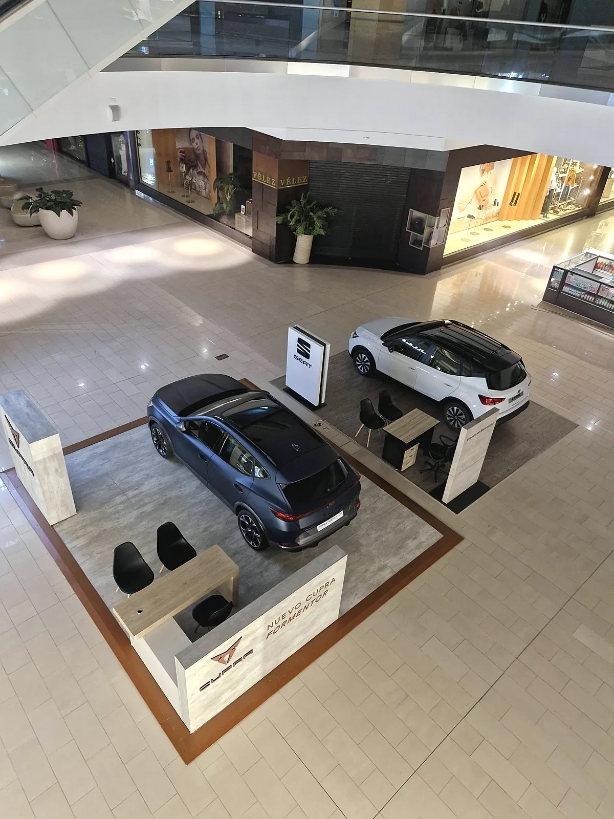 Exhibición de Cupra y Seat en el Centro Comercial Multiplaza