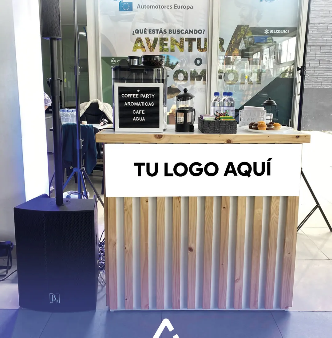 Estación de café en la vitrina Suzuki
